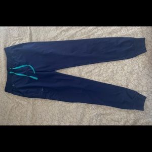 Fig navy high waisted jogger scrub pant!